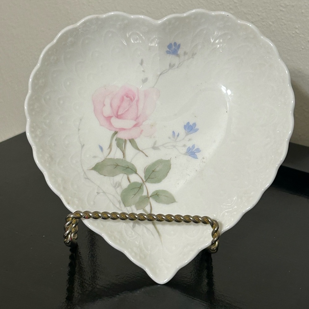 Mikasa April Rose‎ Bone China With Love Heart Shaped Trinket Holder
